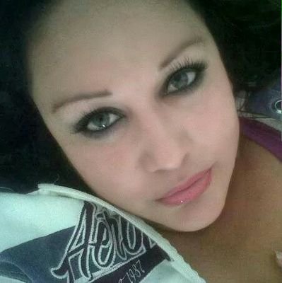 Soy una persona muy apasionada me facina la lectura,la musica amo mi oficio q es cirujano pediatra,y sobre todo estoy enamorada del amor