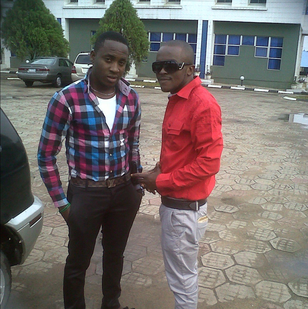 Hey... Am Mr.Ken single and ready to mingle, a lady i can trust,love and care for. If you are that lady for me,then let's get to meet! BBM: 2BA44552... Thanks