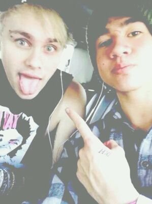 ∞and suddenly Michael Clifford was my everything∞