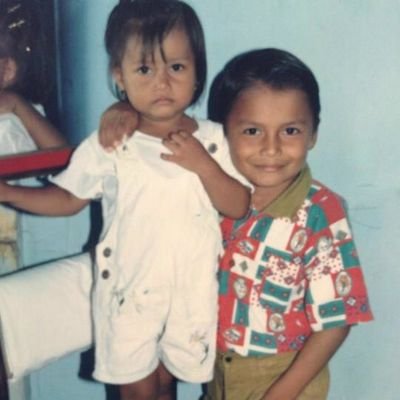 Amiga sincera ...amo bailar ,reír ..... mi familia es lo más preciado que tengo y por ello le doy gracias a mi Dios ....