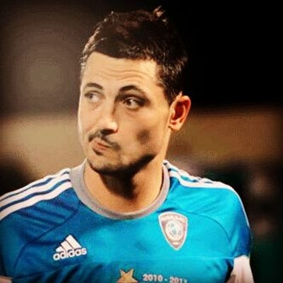 هلالي_مانشسترآوُي ' قليل التغريد ، معدوُم الحصريات ، أؤمن بَ مقولة ( إن قام حظك باع لك و اشترى لك )
