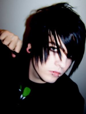 follow me im new here ;) im 17 single. bi. emo. scene. depressed. bipolar. a slut. suicidal and i cut ♥killed myself on 9/14/14♥
