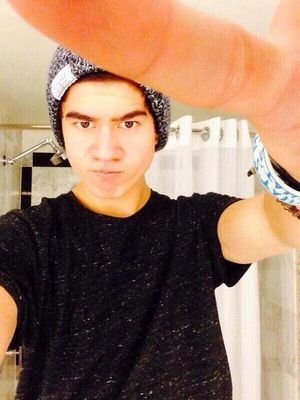 I don't want to see a world without Calum Hood. Thanks for save my life Cal
