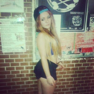 Rap para mis oídos. Tweerk. Weed. AHS. Culos. Fotografía. Animales. La vida es mía, déjame tomar mis propias decisiones.//Soy algo especial// Abuelo16∞.