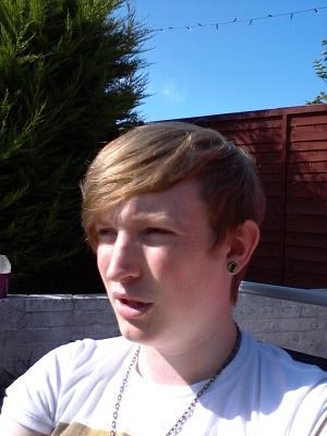 My name is Lewis. I love BLACK VEIL BRIDES| Plays Snooker like Judd Trump :D
