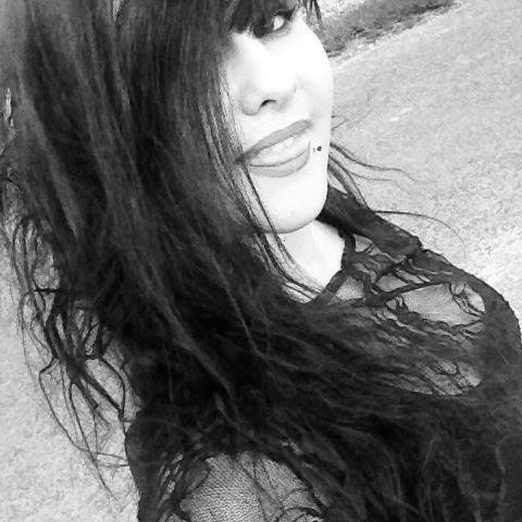 alienpasprete's profile picture. Alien since 2006, my name's Lola, I'm a French Fan.