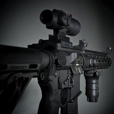 Gun S Bot Magpul Fpg Folding Pocket Gun ユージン ストーナーが80年代に開発したares Fmgを元に銃器用アクセサリーメーカーのmagpulが改良 開発した折り畳み式短機関銃 中身はglock 18 Http T Co Re48eqerbo