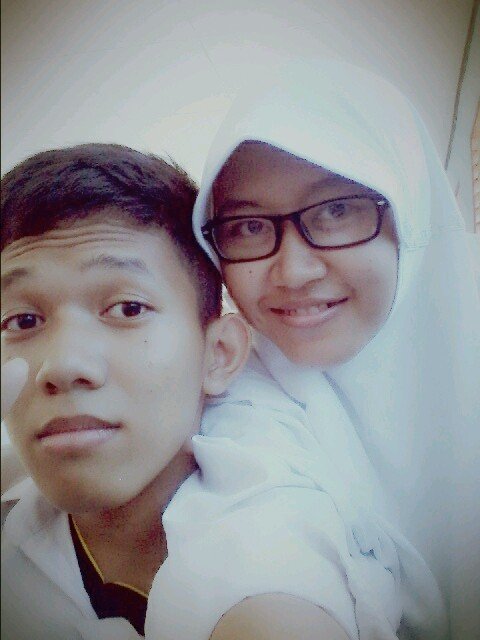 Sayang Taylor Lautner ({})♥ , KeBekasi follow sii :* :D
Folback?nunggu gw on twitter :D
