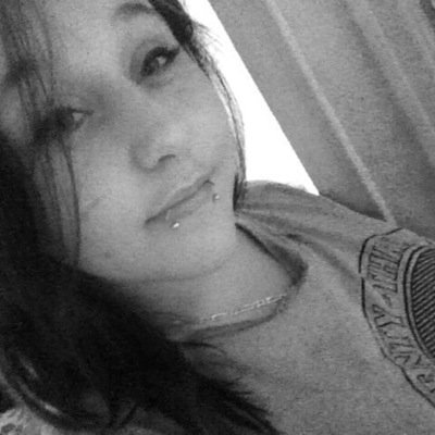 Heyy guys!! I do follow backs, and if you tweet me i'll try my best to tweet back.. Follow c;
