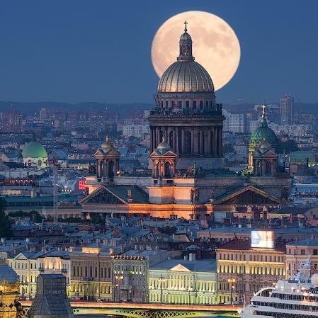 Добрый вечер жители и гости Петербурга,мы приобрели телескоп и обомлели от красоты луны,теперь мы хотим поделится с вами!Ждем вас напротив Казанского собора!)