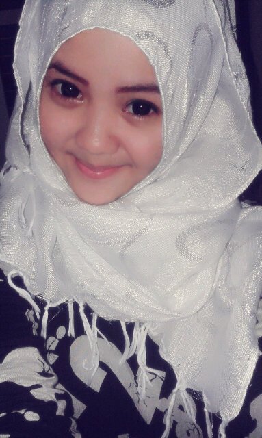 simple girl :) FOLLBACK JUST MENTION :)))