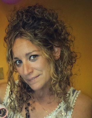 Kazetaria. Periodista. Journalist. (etb). Euskalduna eta Arratiarra. Utzi bakean etorri zenari eta egin aurre datorrenari