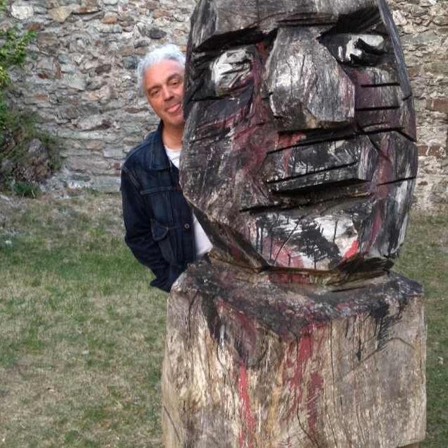 Founder of hans hofmann & partner, headhunter, media lover, source of discoveries and connections.