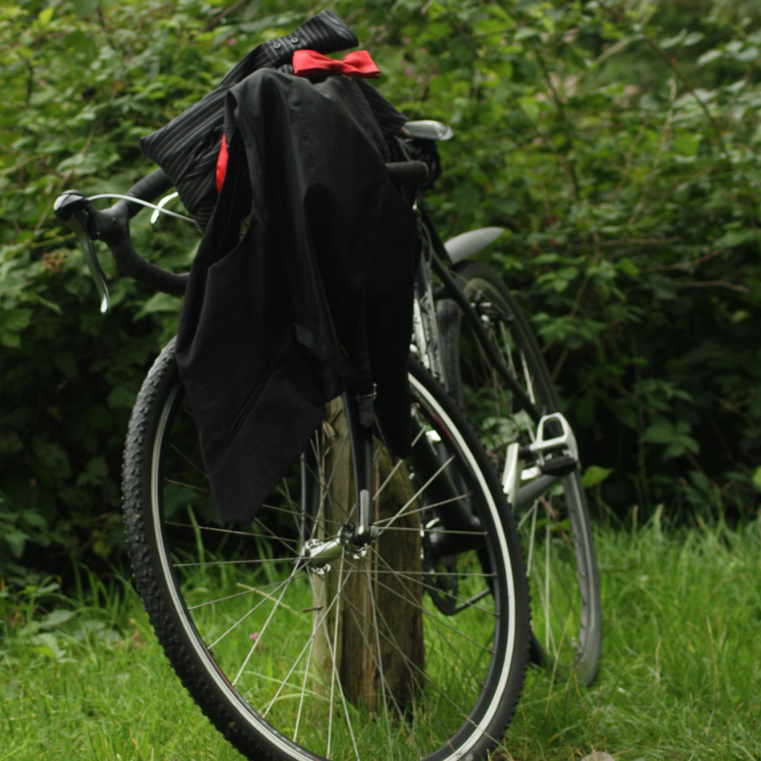 Familie van de slaapmuis, dol op fietsen en al het andere wat sport heet, cabaretliefhebber en benieuwd wat er nog meer op mijn pad komt.