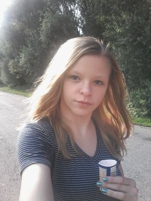 14 | München | Volleyball | love my friends | instagram: ema.petrovska