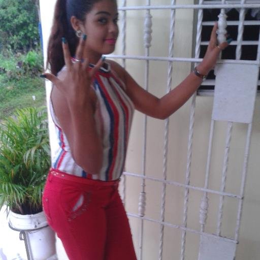 thunenalinda01's profile picture. N0 S0y Ni mEj0r nI Pe0R Qk nadie simplemente SoY Y0 vIv0 Mi LiFe rEAdY SiN DEmA Y SiN C0T0RRA..........S0Y ThU PEsAdIlLA