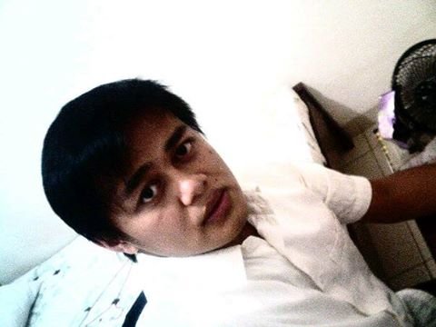 jadilah sekuntum bunga mawar yang harumnya semerbak....