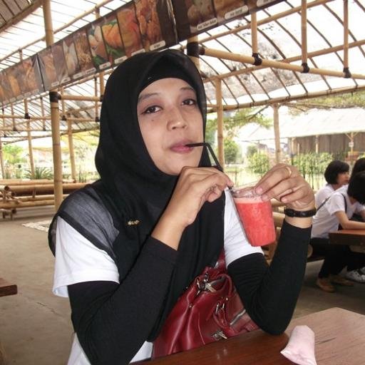 ( ≈ˆ3(¯▾ˆ◦)♥ cnta, yng mengenal status, harta, jabtan,
karna klau tidak ada cinta semua itu percuma..ƪ(♥•*⌣*•♥)