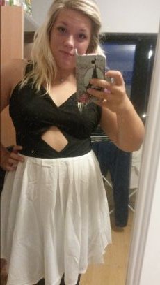 Likes to sing/ and write songs and poetry xD Life is a party !! ;) live like there's no tomorrow, Take chances !! ;D Don't let fear ruin your life !! xxxloooove