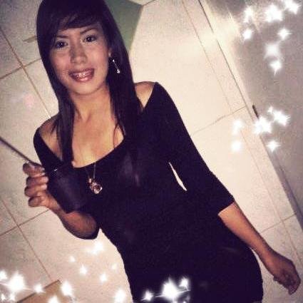 Me encanta ir de compras soy una chica agradable siempre me gusta lucir bien, Asistente Administrativo en el Diario El siglo,C.A. Venezolana 20añitos!