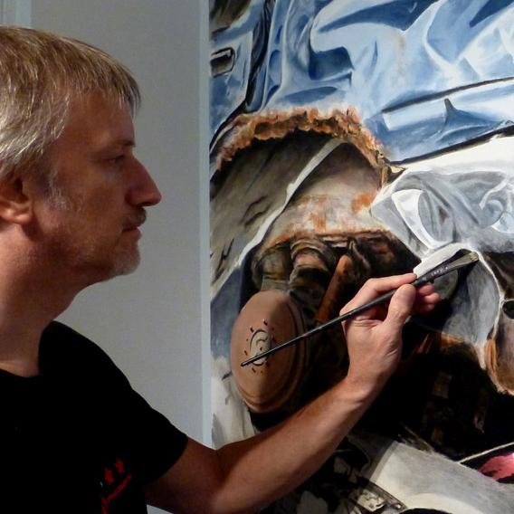 chriskleinart's profile picture. I'm an artist, I like wine, painting, wine ...Oh... and enjoying life! 
And Marmite, nectar of gods, it's been proven to increase your lifespan!