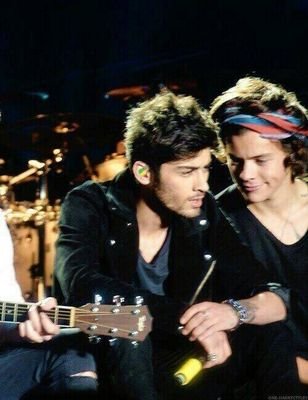 Follow @straightzarry and ask for a follow back. Lysm♡