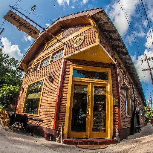 New Orleans’ only five “A” restaurant. Atchafalaya restaurant is the perfect choice for those wanting a memorable meal in a historic and enchanting setting.
