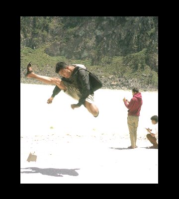 Mohon jangan berpikir buruk tentang saya jika anda tidak tau pribadi saya ! 
 kamu tau namaku,tapi tidak dengan ceritaku..