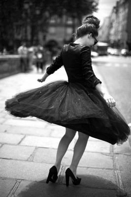 am_manni's profile picture. ti sbatti due auricolari nelle orecchie  ed entri in un'altra dimensione. entri nell'emozione del colore giusto ♥♥