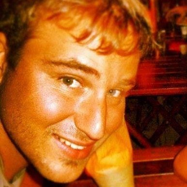 Abogado, viajero y curioso, amante de la cerveza y loco x el futbol! Lawyer, backpacker and curious, beer lover and crazy about football!