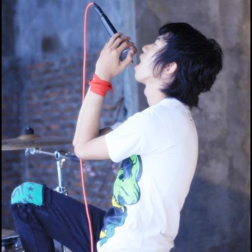 ChooRivelazione's profile picture. Gak terlalu ribet, cuek, suka semua jenis musik, penuh banyak inspirasi, tidak terlalu suka dengan org yg gampangan..