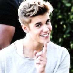 justin sorriu e de repente os anos que passei me dedicando a ele valeram a pena - -02/11/13-