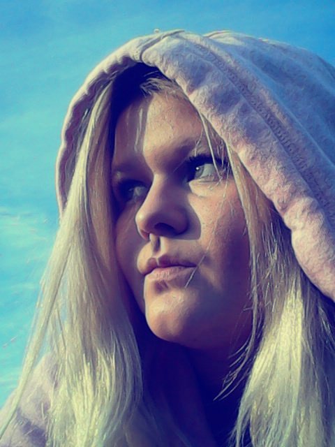 AniutaRoganova's profile picture. Всегда остаюсь сама собою,чего и Вам желаю) Приветствую наличие интеллекта, адекватности и 
 чувства юмора)