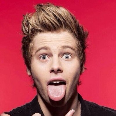 go follow @fluffymalikx and retweet the link in her bio please? :) x