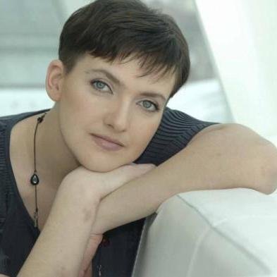 SmSpall's profile picture. The photo depicts Nadiya Savchenko, the kidnapped Ukranian pilot, imprisoned by Kremlin.