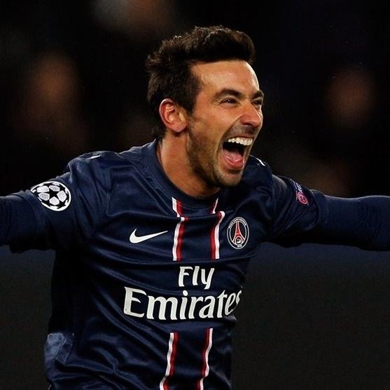 Jugador del Paris Saint Germain. Aguante sabezzi la concha de la lora.
