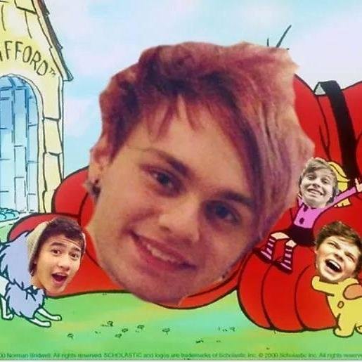 #Roomie #5SOSFam