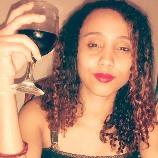 Cantora/Critica de arte/Jornalista.O resto só vão saber quando me conhecer.