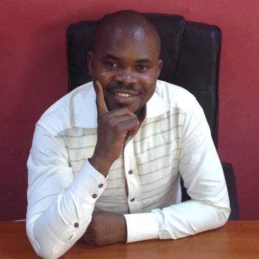 j'ai 37ans, père de trois enfants . j'ai fait Droit des affaires et Finances, je suis Co-fondateur à Afrique Sillage (holdind, fonds d'investissent, fondation).