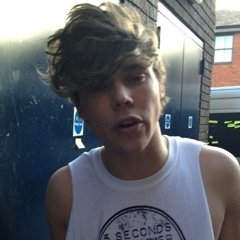 «and if somebody hurts you I wanna fight, but my hands been broken one too many times» ashton irwin; 9teen; bisex