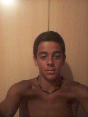 No es amor sino es contigo,no son besos si no son de tus labios,eres el amor de mi vida.