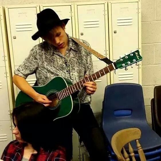 SteReally's profile picture. 16 |  music lover | guitarist | loves bands like the struts, aerosmith, arctic monkeys, the darkness, slade, t-rex, the strypes ect | all round eccentric guy ;D