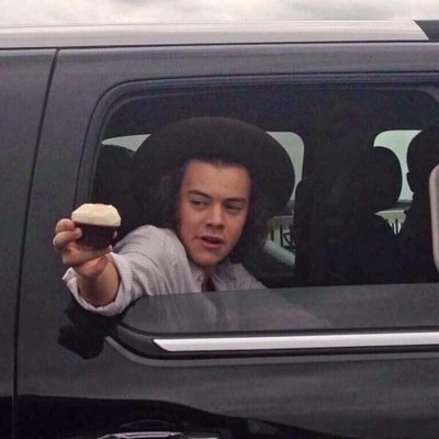 hello friends, this is a free follow account, but if ya wanna follow me back on @lovethatnialler then go for it :-)
