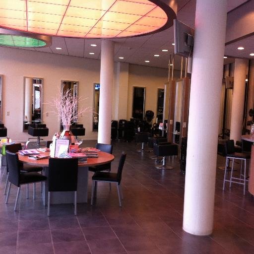 vullingskappers's profile picture. Vullings Kappers is een salon die al vanaf 1926 bestaat. We hebben sinds kort ook een barbershop waar de heren ongestoord en relax zichzelf kunnen laten knippen