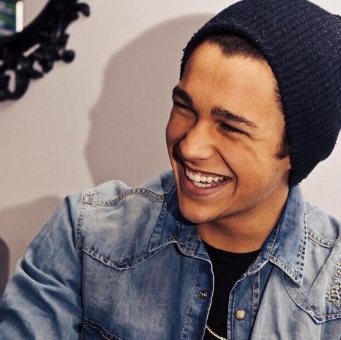Austin | Justin | Becky G | Selena | Andrea ...follow back or i unfollow