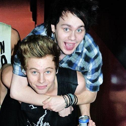 PLEASE FOLLOW @yuphemmo