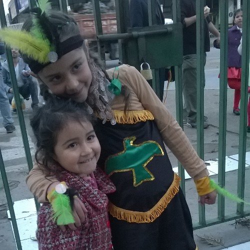 madre de dos lindas hijas, con dos nietas preciosas.