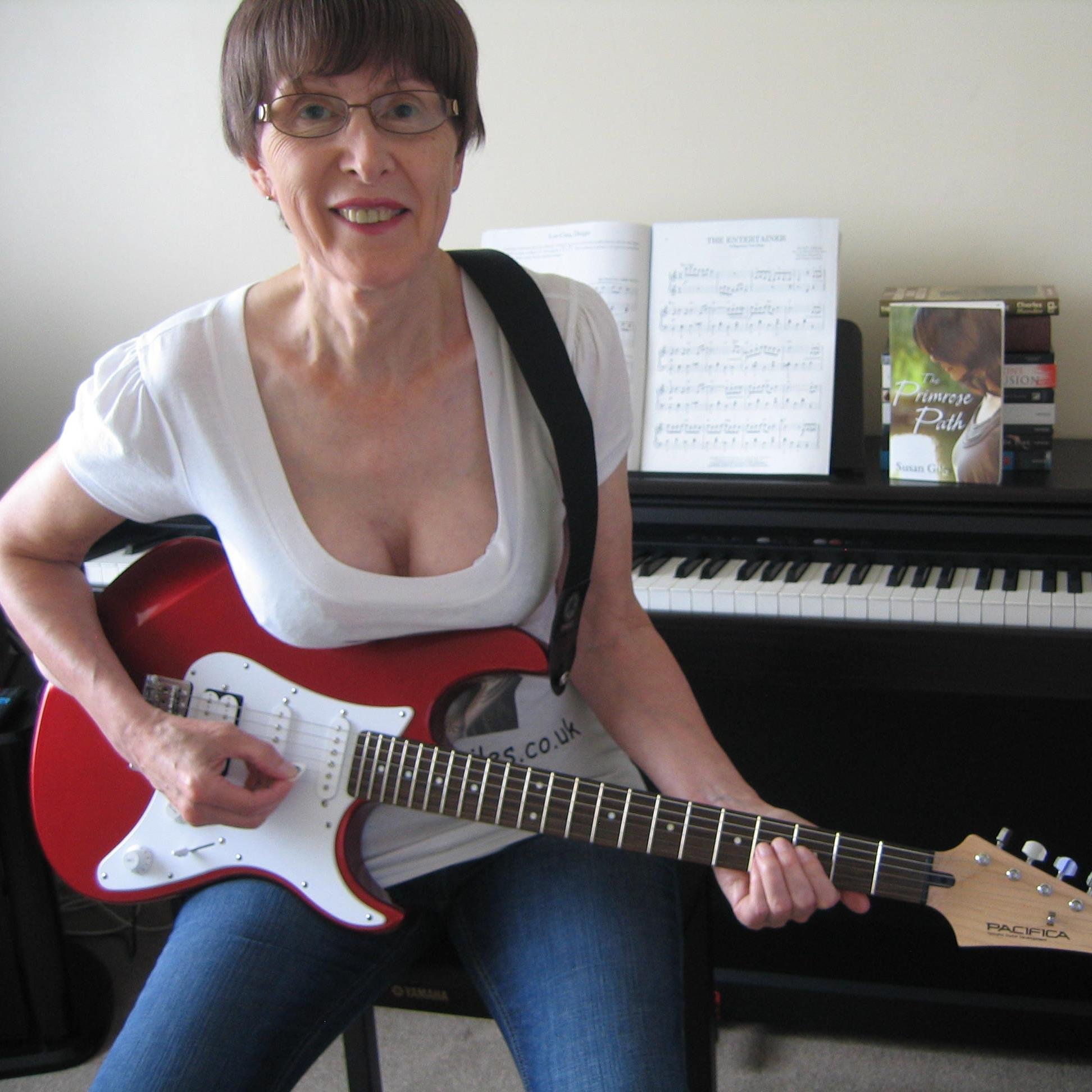 Technical writer.
Also writes fiction.
Novels: The Primrose Path and Deja Vu.
Short stories published in the UK and USA.
Likes travelling, reading, and walking.