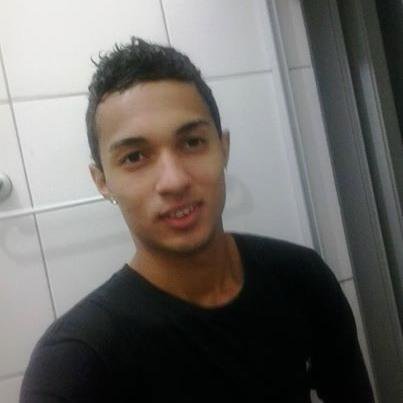 sou fan do cristiano ronaldo tenho 17 anos gosto de jogar bola