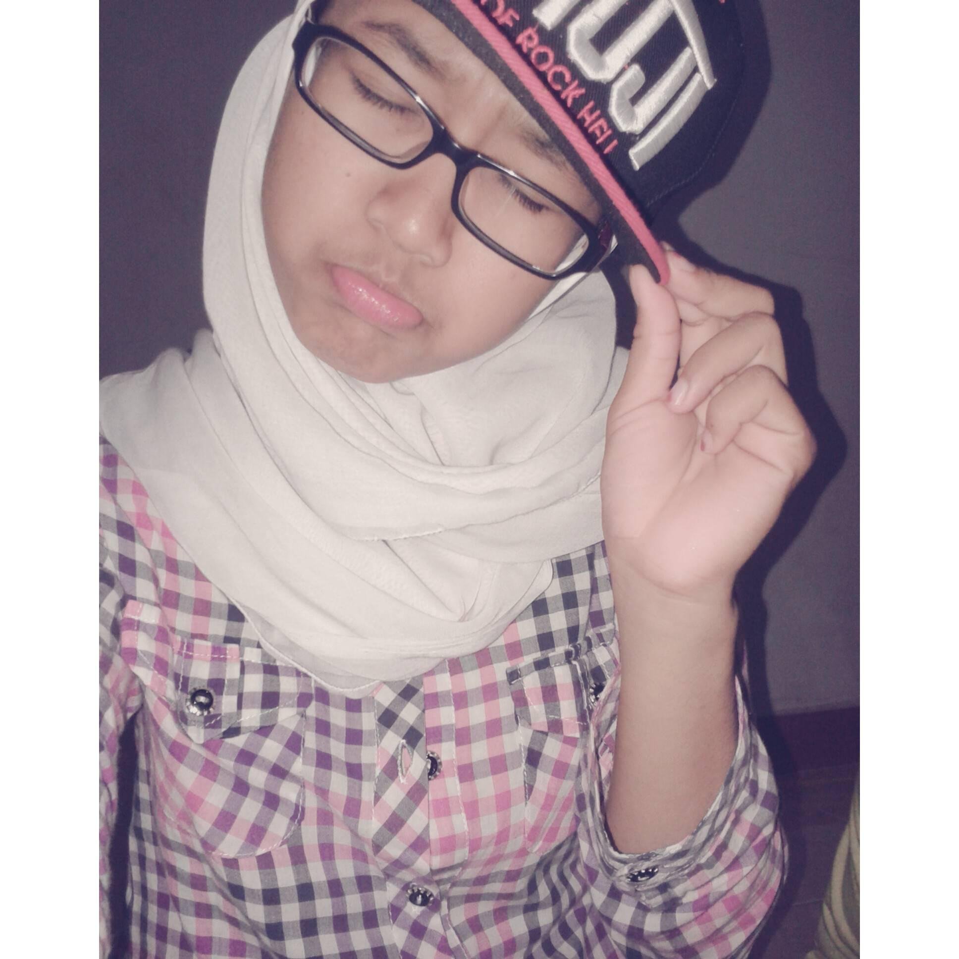 Farihin Aslul Fauziah| 02101998| DKV Esemkita| Be ur self| ♥Allah ♥Parents ♥Family ♥Friends and ♥Me (♥_♥)
Follback, mention aja :)